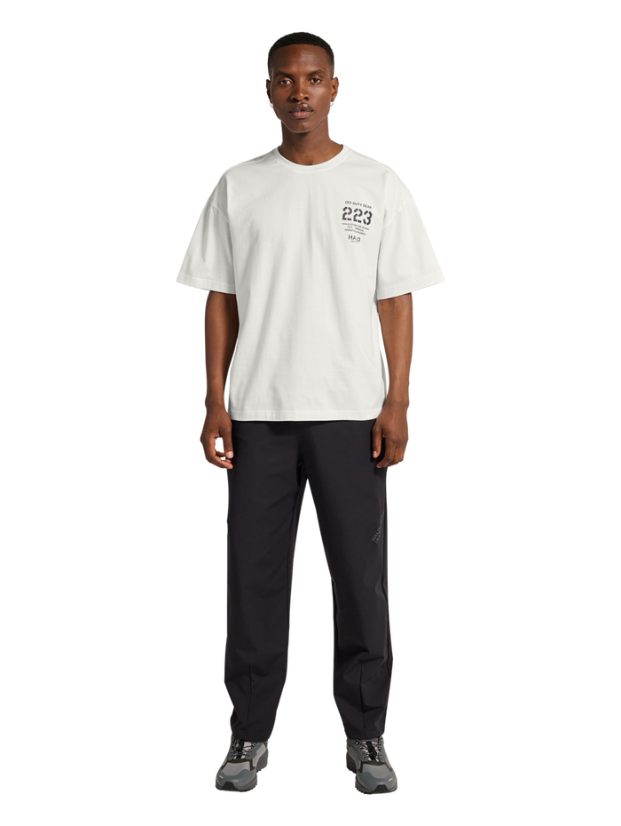 HALO GRAPHIC BOXY T-SHIRT, MARSHMALLOW/DEEP WELL, model