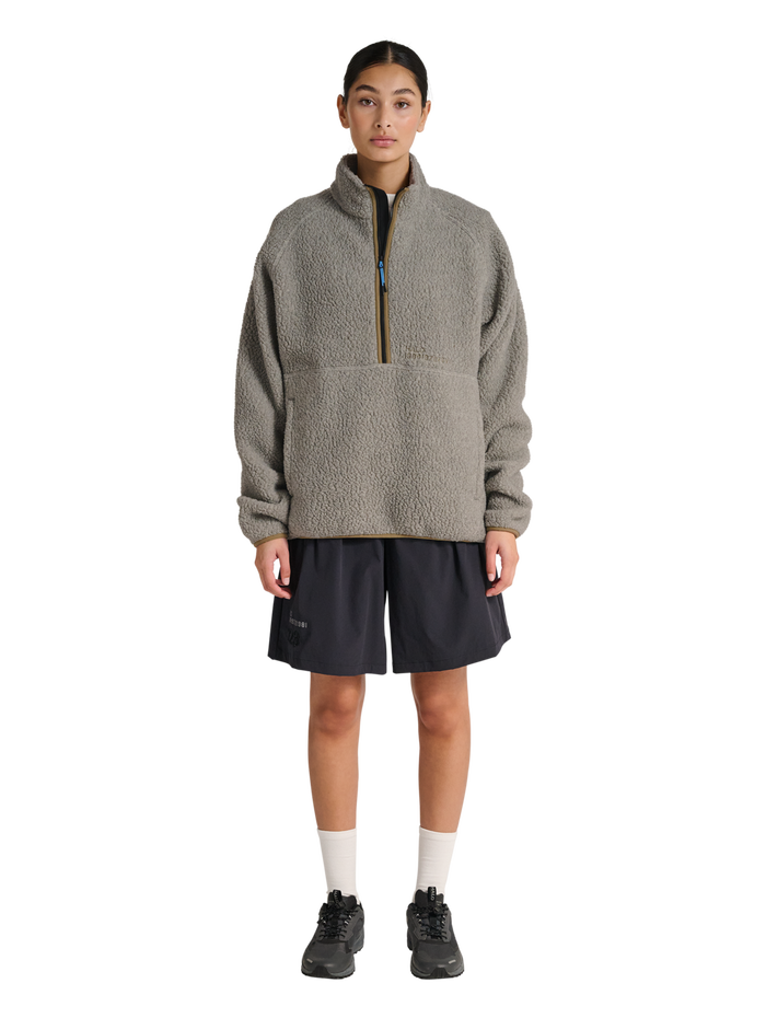 HALO MOVE POLARTEC FLEECE PULLOVER, TURTLEDOVE, model