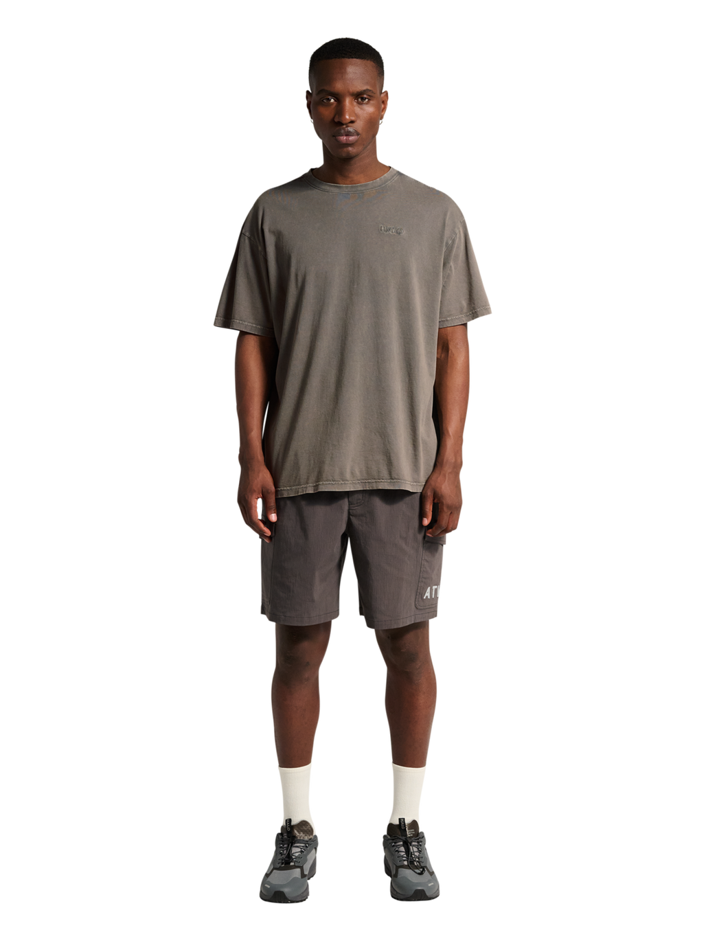 HALO LOGO T-SHIRT 2.0, GUNMETAL, model