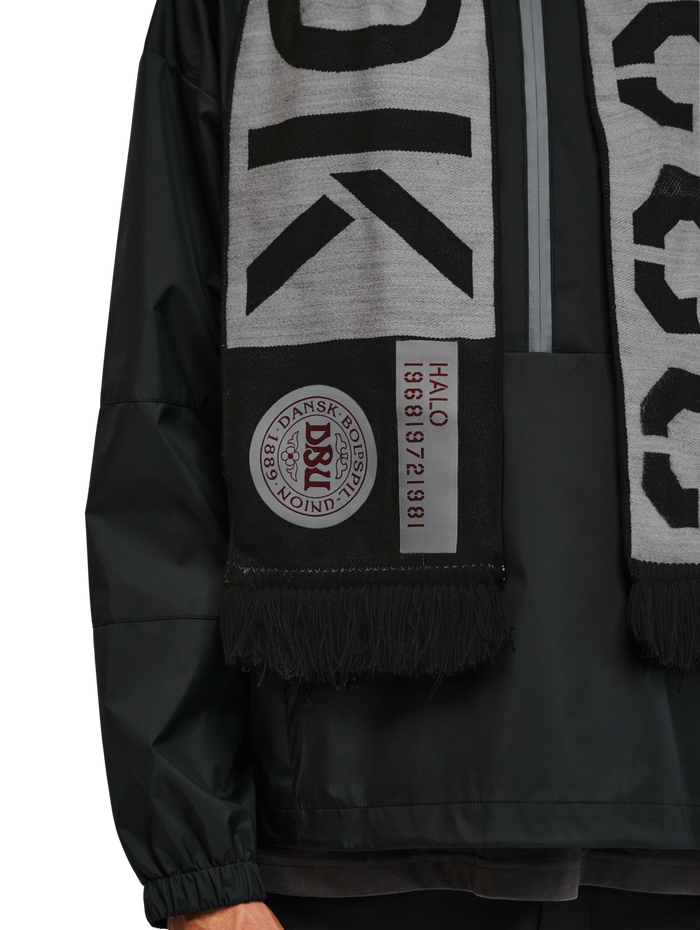 HALO DBU FAN SCARF, BLACK, model