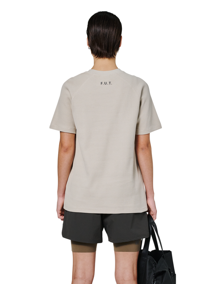 HALO SKYHOOK T-SHIRT, SILVER LINING, model