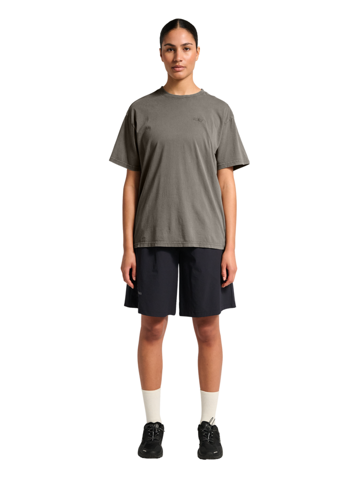 HALO LOGO T-SHIRT 2.0, GUNMETAL, model