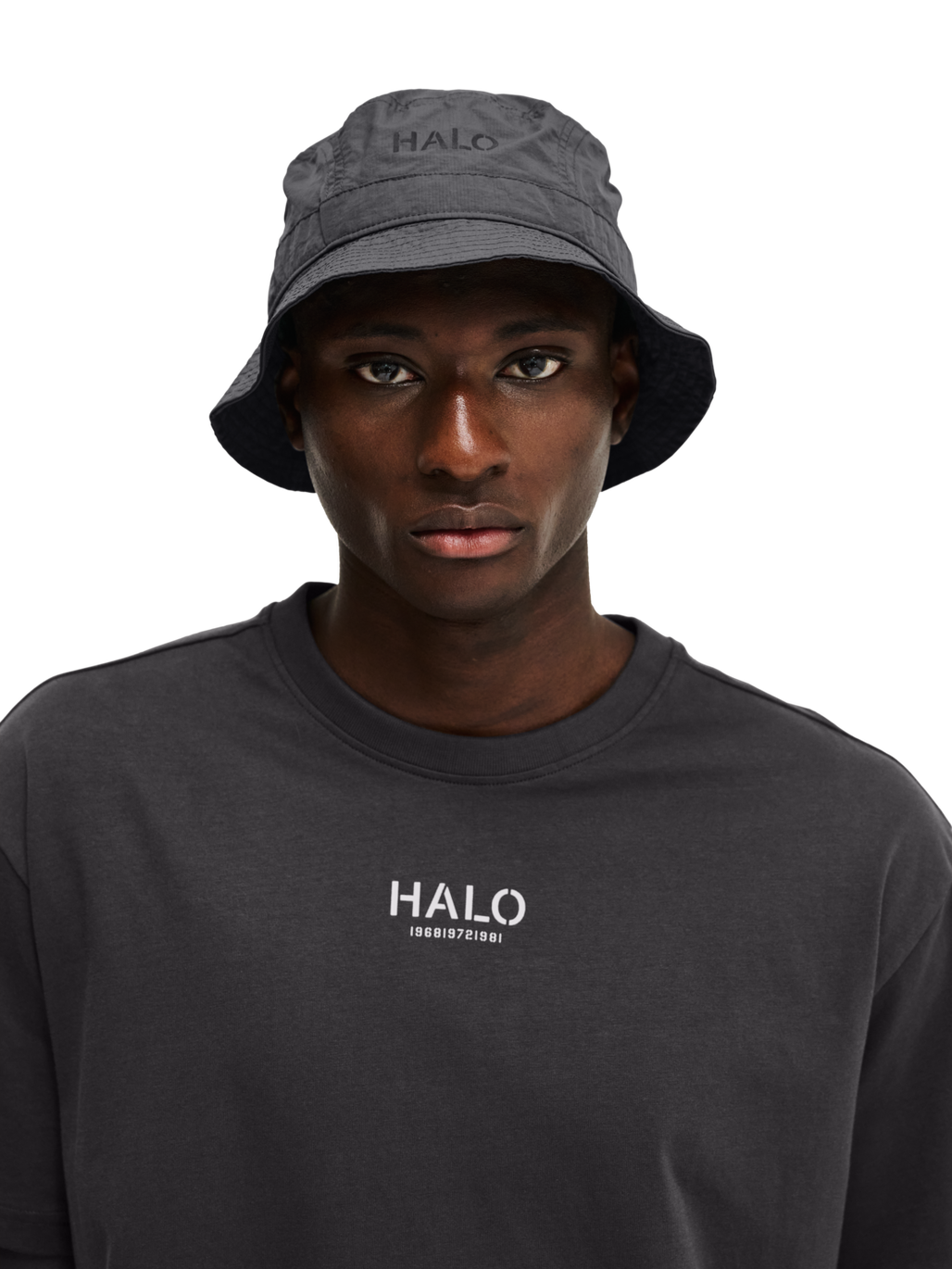 HALO NYLON BUCKET HAT, RAVEN, model