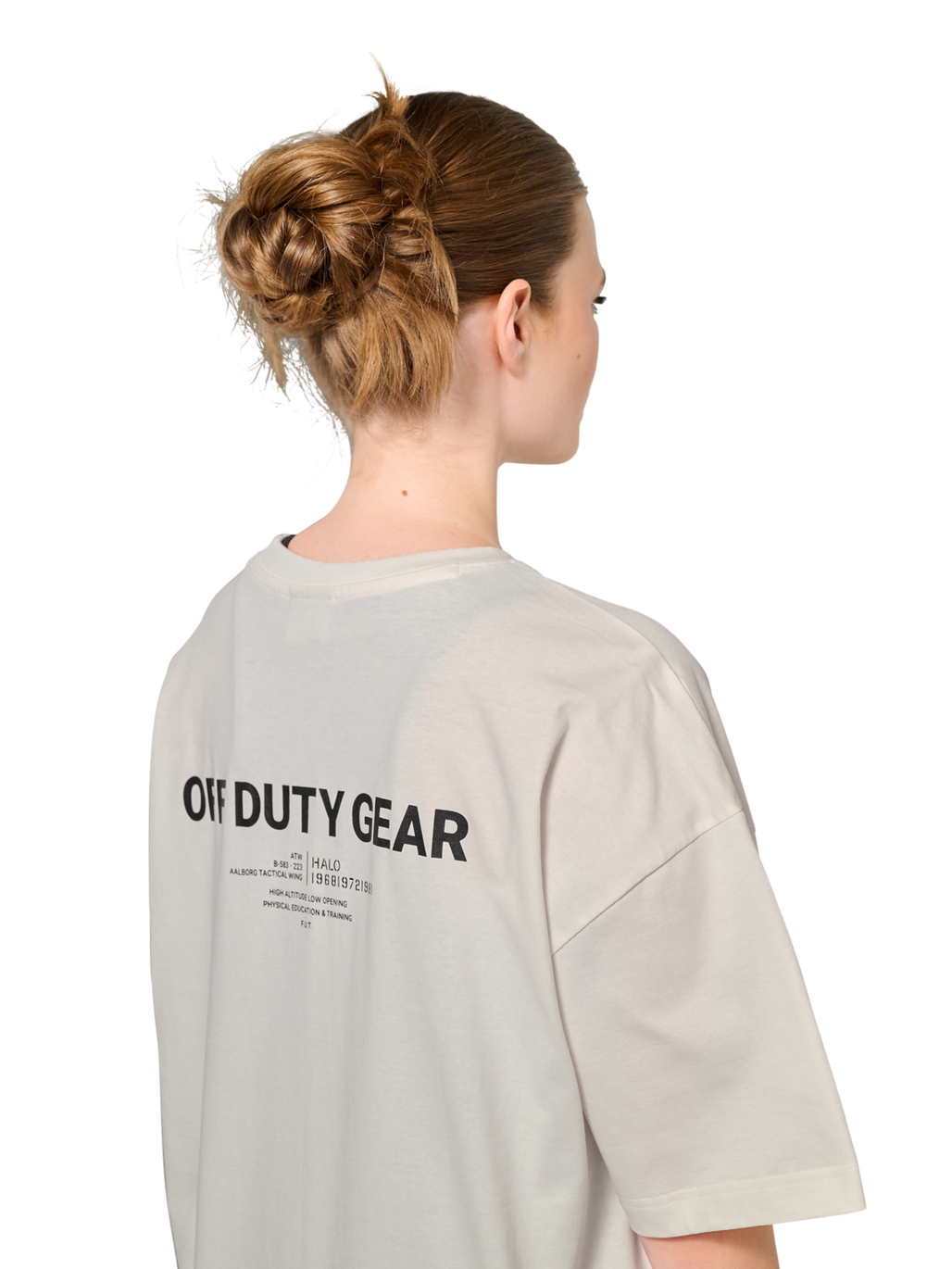 HALO GRAPHIC BOXY T-SHIRT, MARSHMALLOW, model