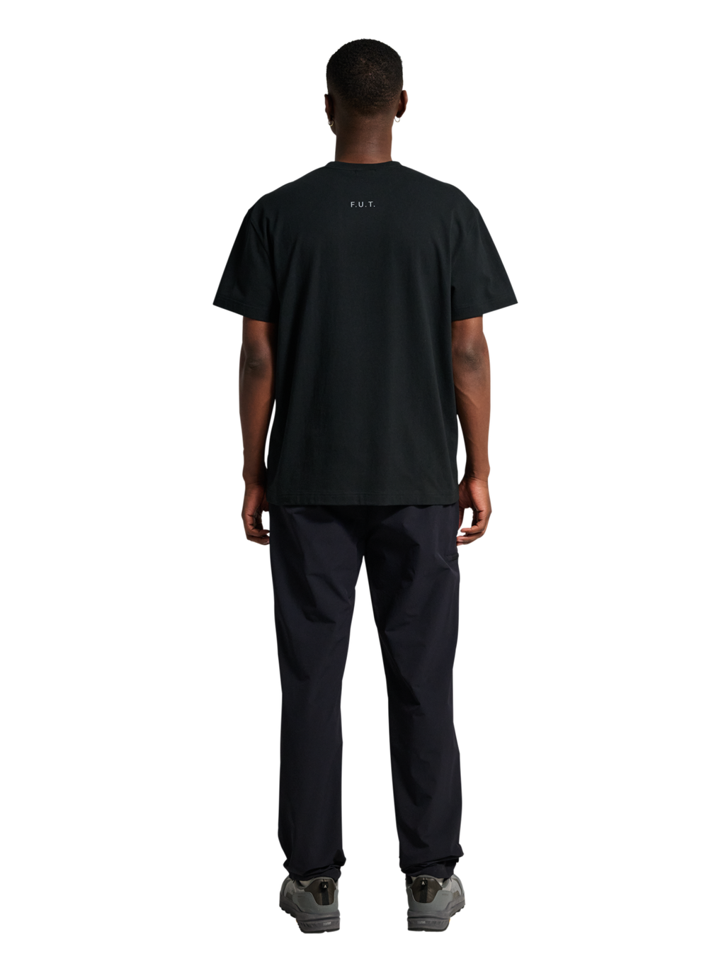 HALO ESSENTIAL T-SHIRT, BLACK, model