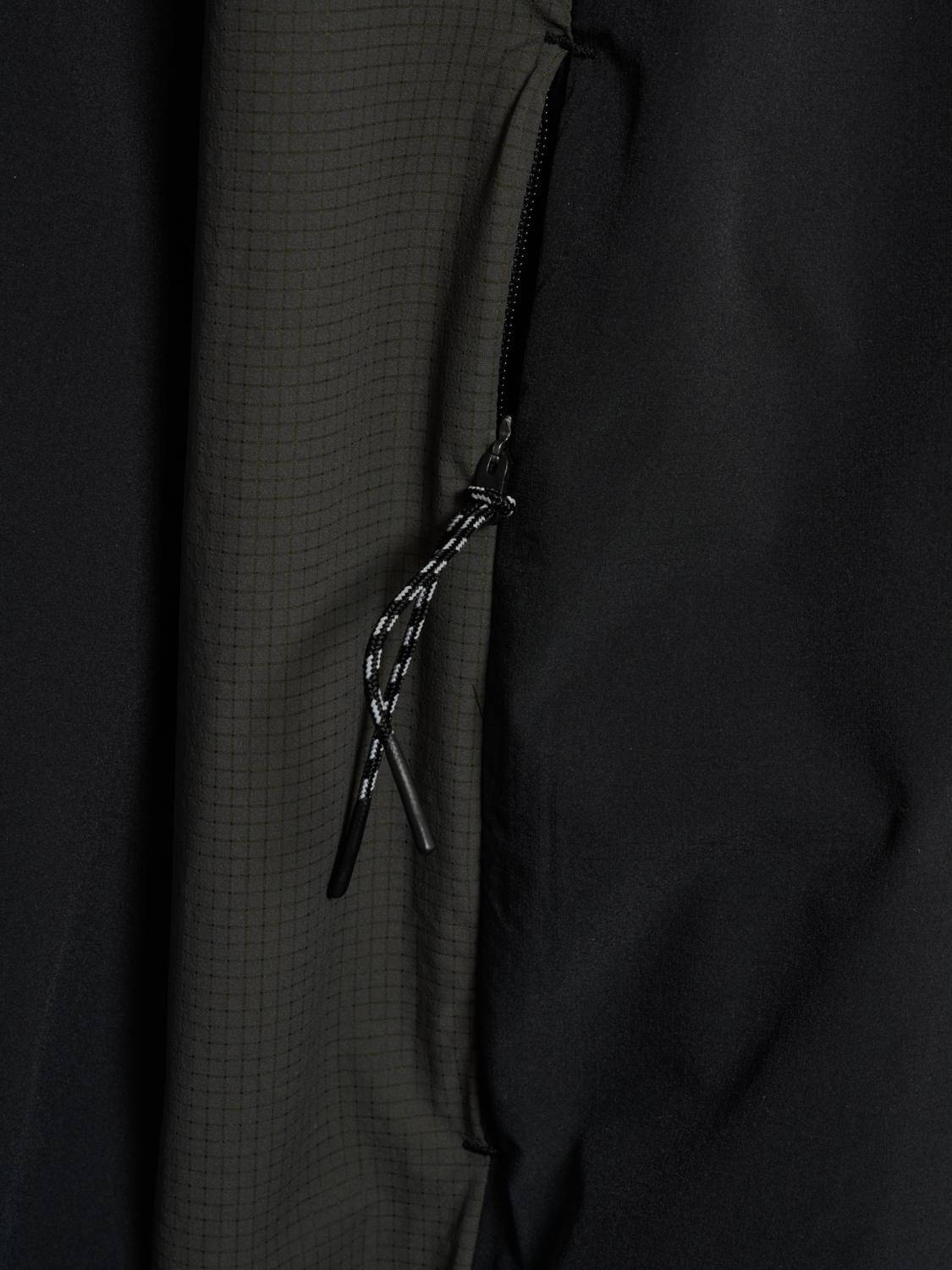 HALO DIVISION CREWNECK, BLACK, packshot