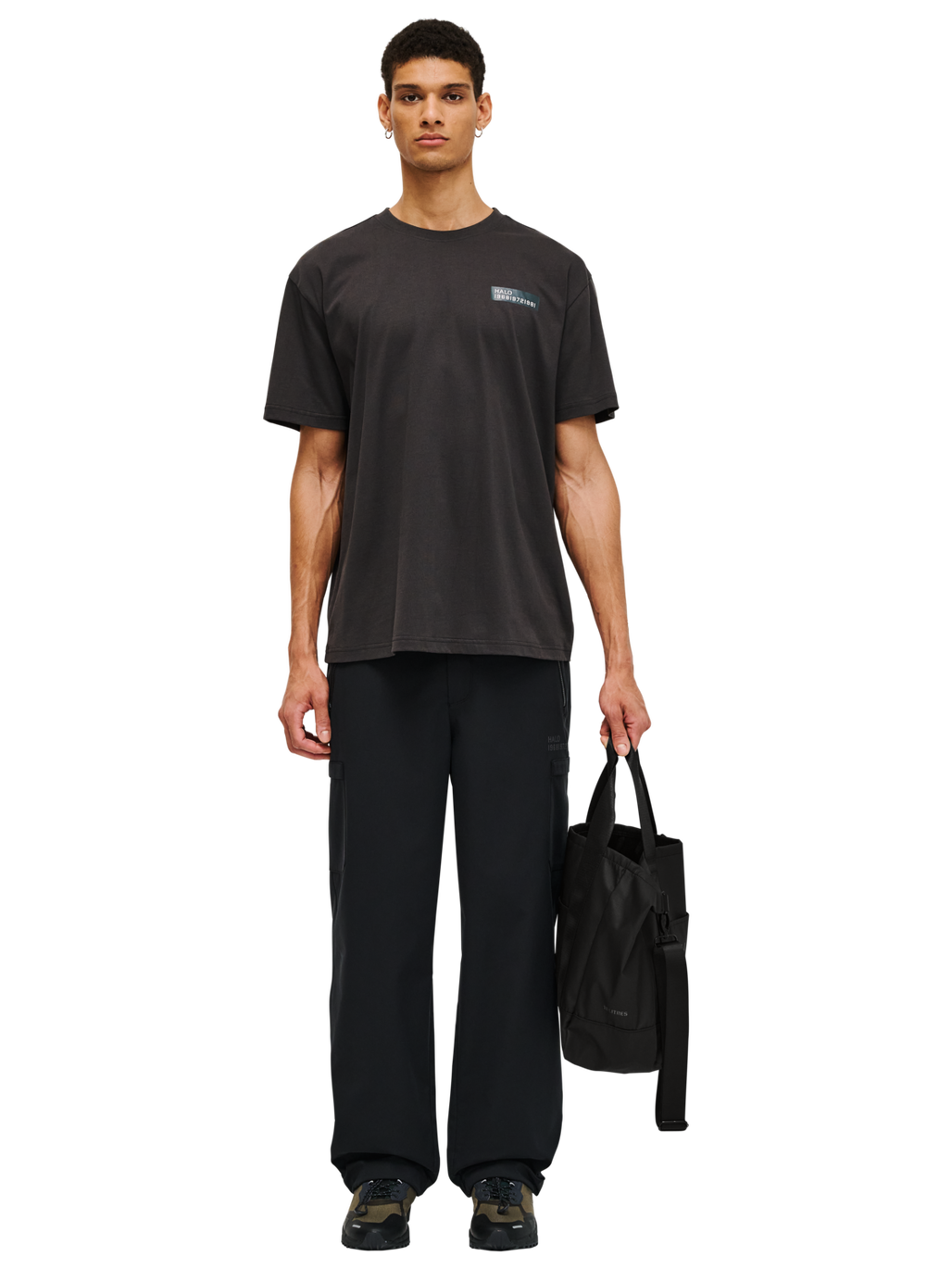 HALO TOTE BAG, BLACK, model