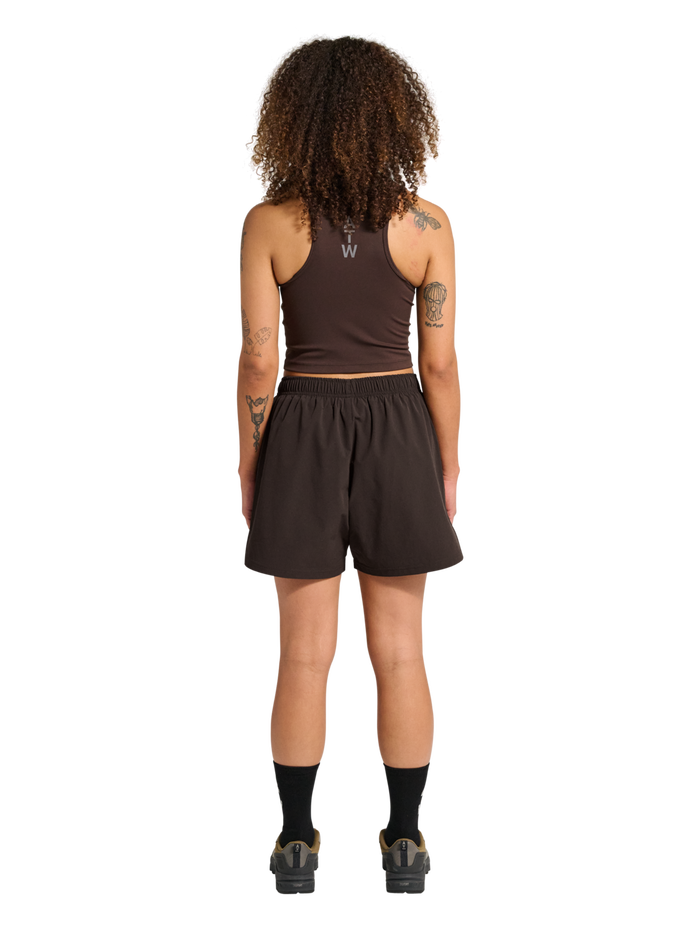 HALO SHORTS, CHOCOLATE TORTE, model