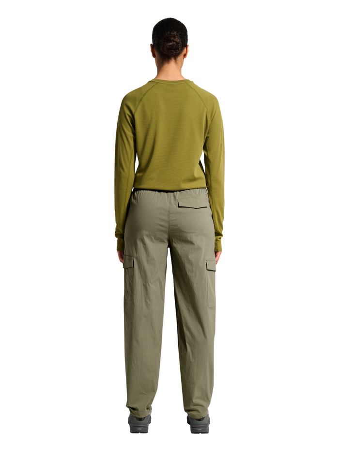 HALO NOVA PANTS, MERMAID, model