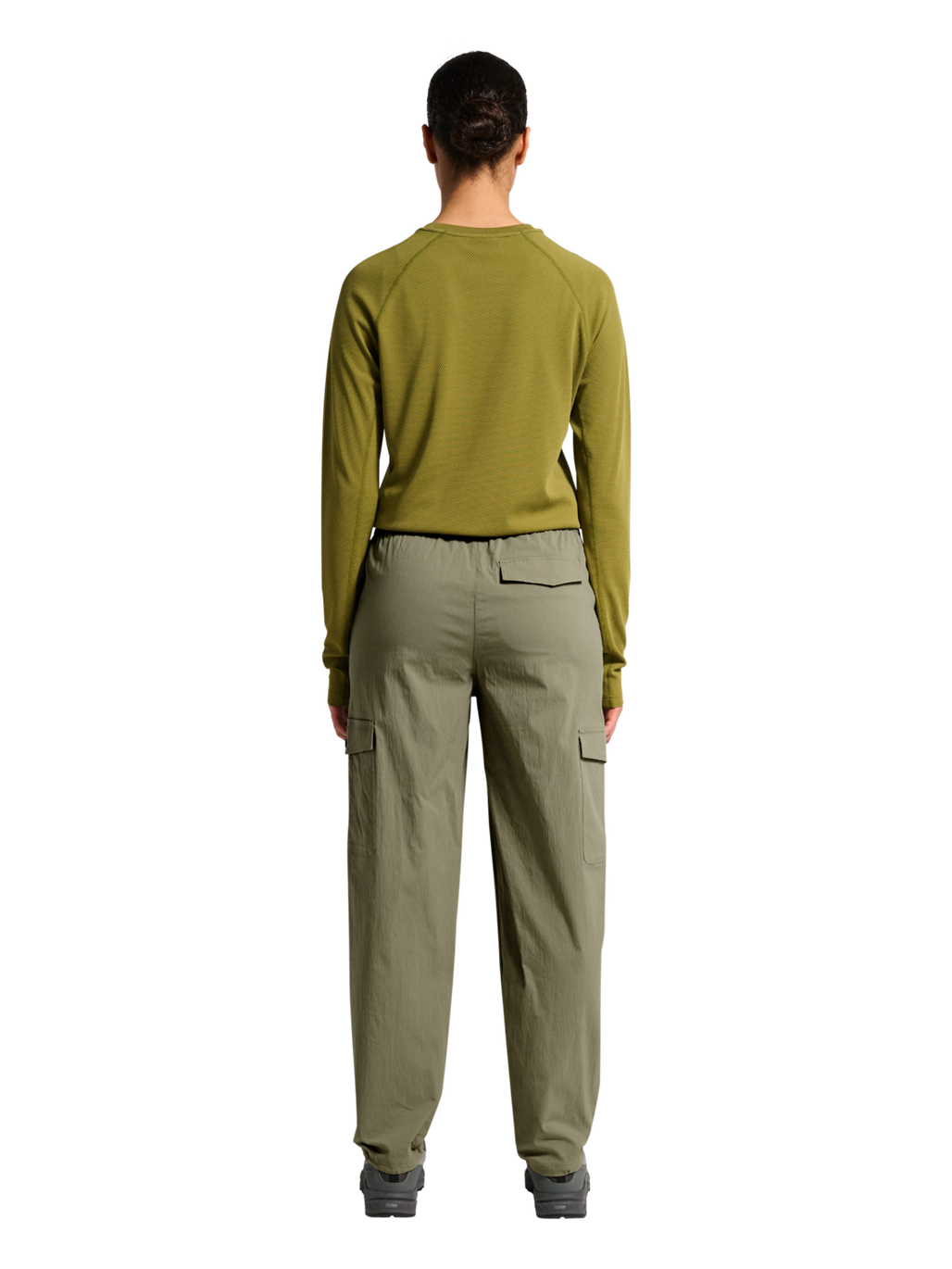 HALO NOVA PANTS, MERMAID, model