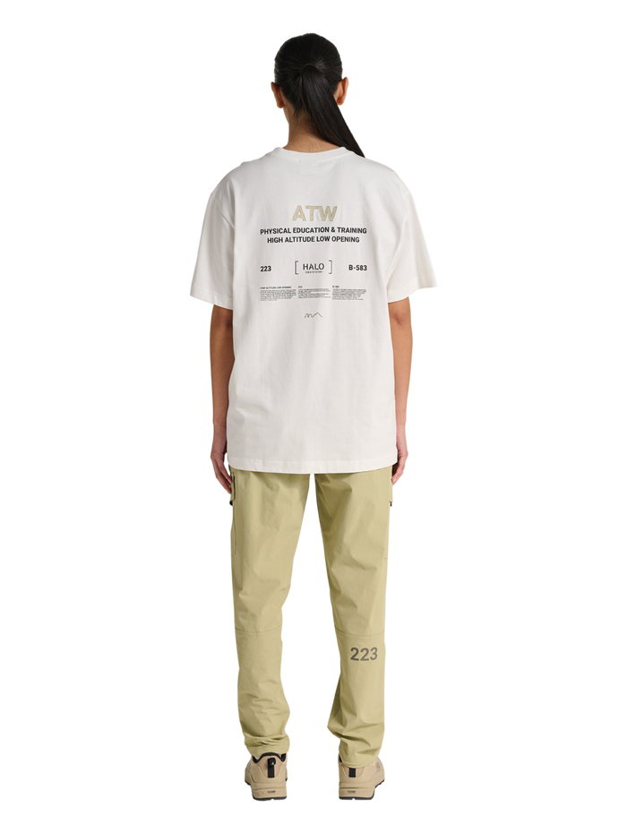 HALO GRAPHIC T-SHIRT, MARSHMALLOW/BLACK, model