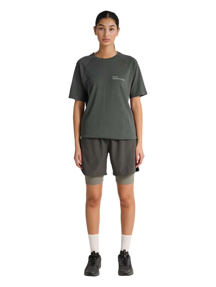 HALO SORONA T-SHIRT, GUNMETAL, model