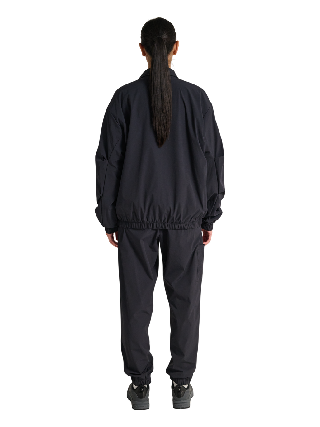 HALO MOVE OVERSHIRT, BLACK, model