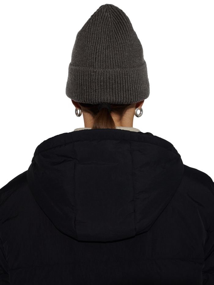 HALO WOOL MIX BEANIE, RAVEN, model