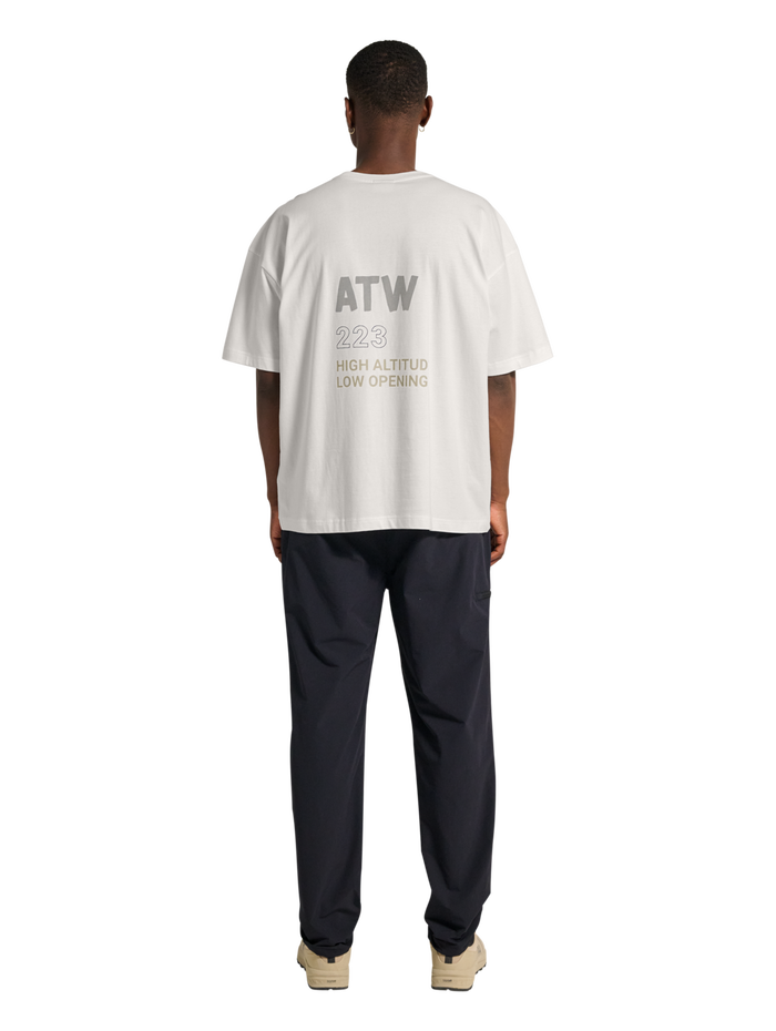 HALO GRAPHIC BOXY T-SHIRT, MARSHMALLOW/SENECA ROCK, model