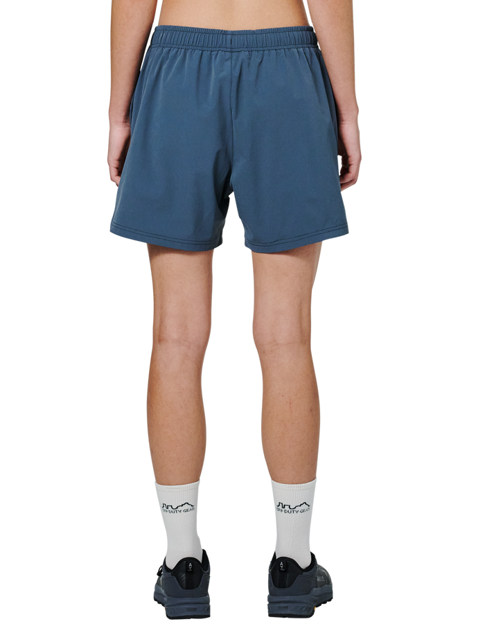 HALO SHORTS, DARK SLATE, model