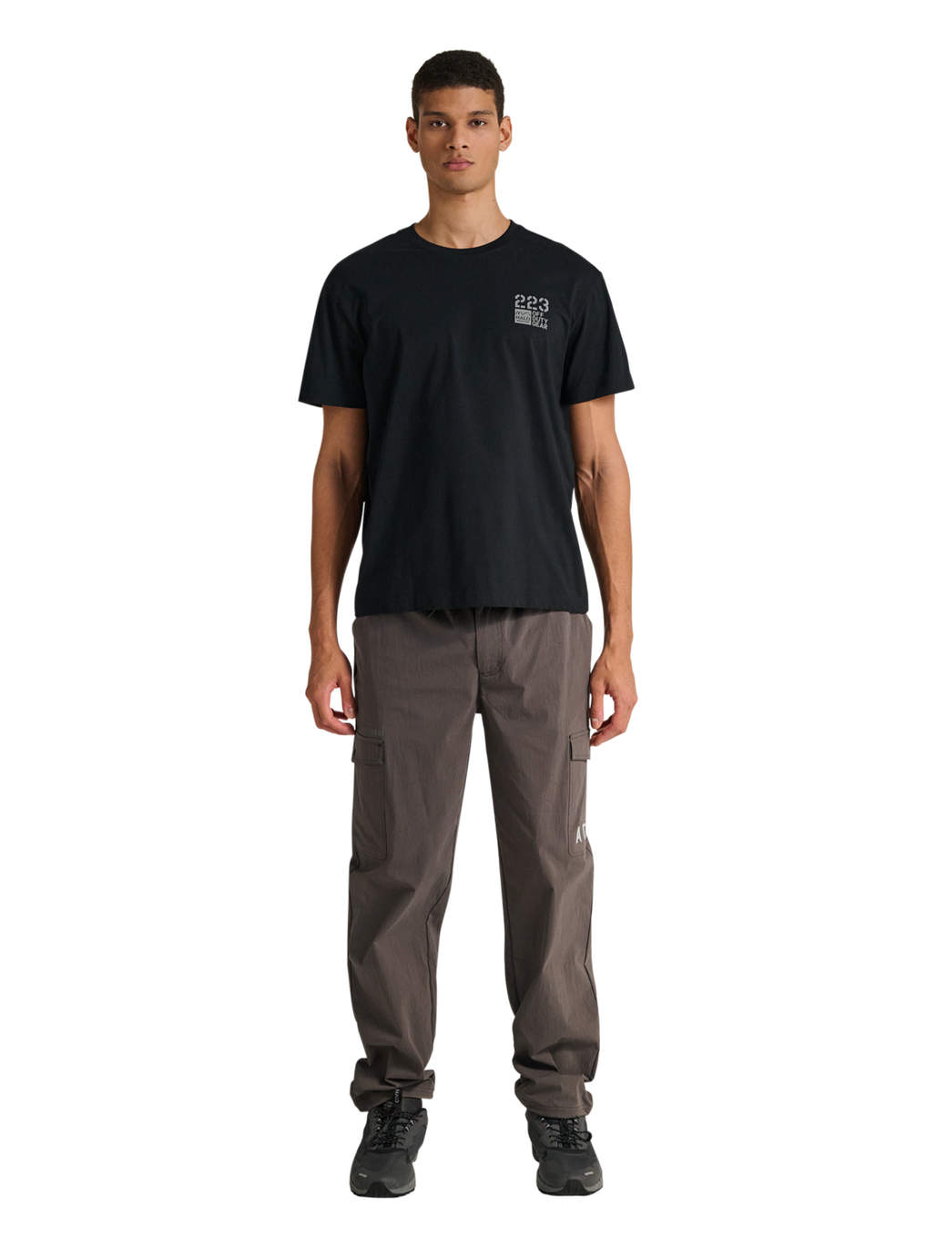 HALO GRAPHIC T-SHIRT, BLACK/GUNMETAL, model