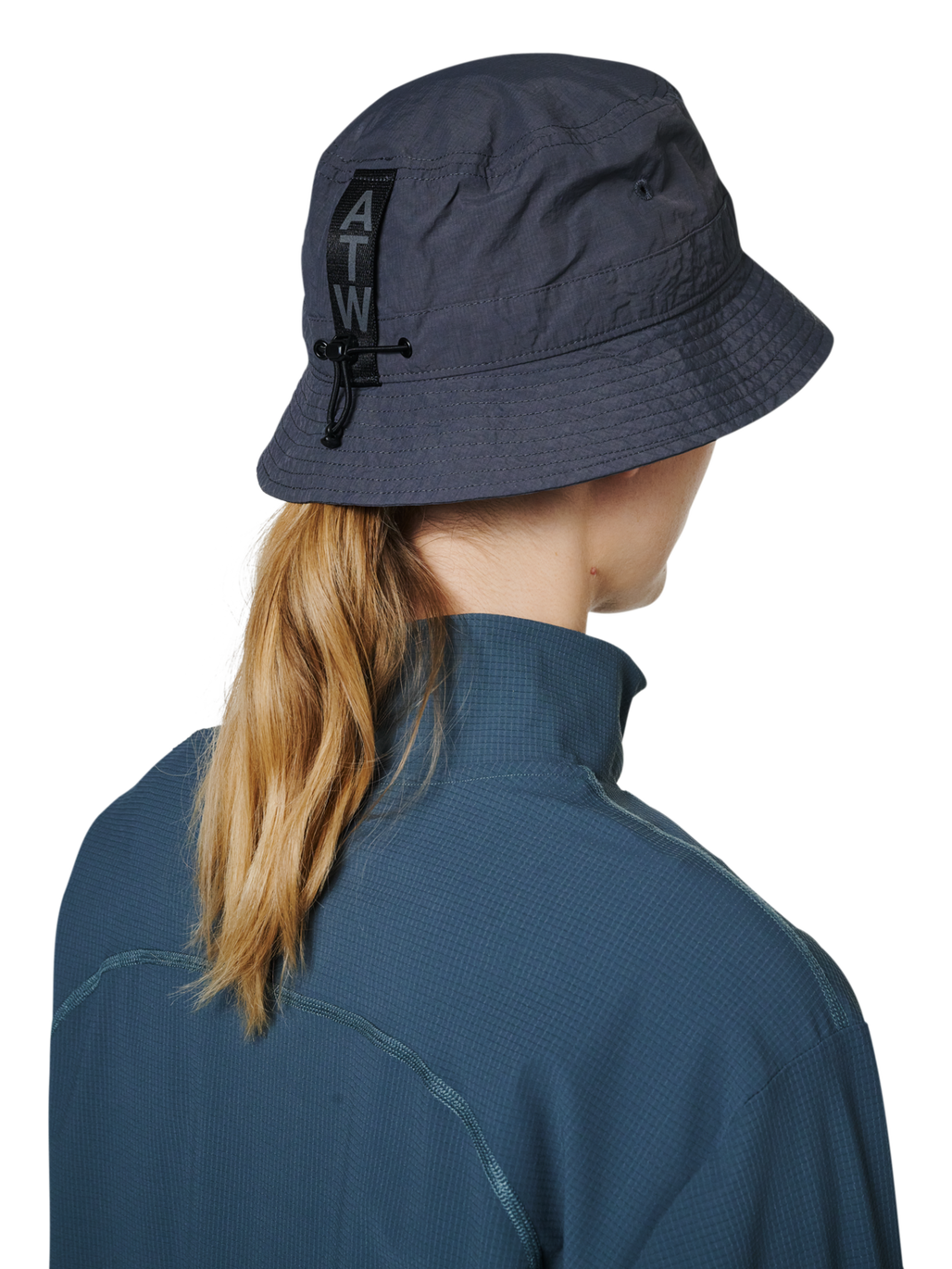 HALO NYLON BUCKET HAT, RAVEN, model