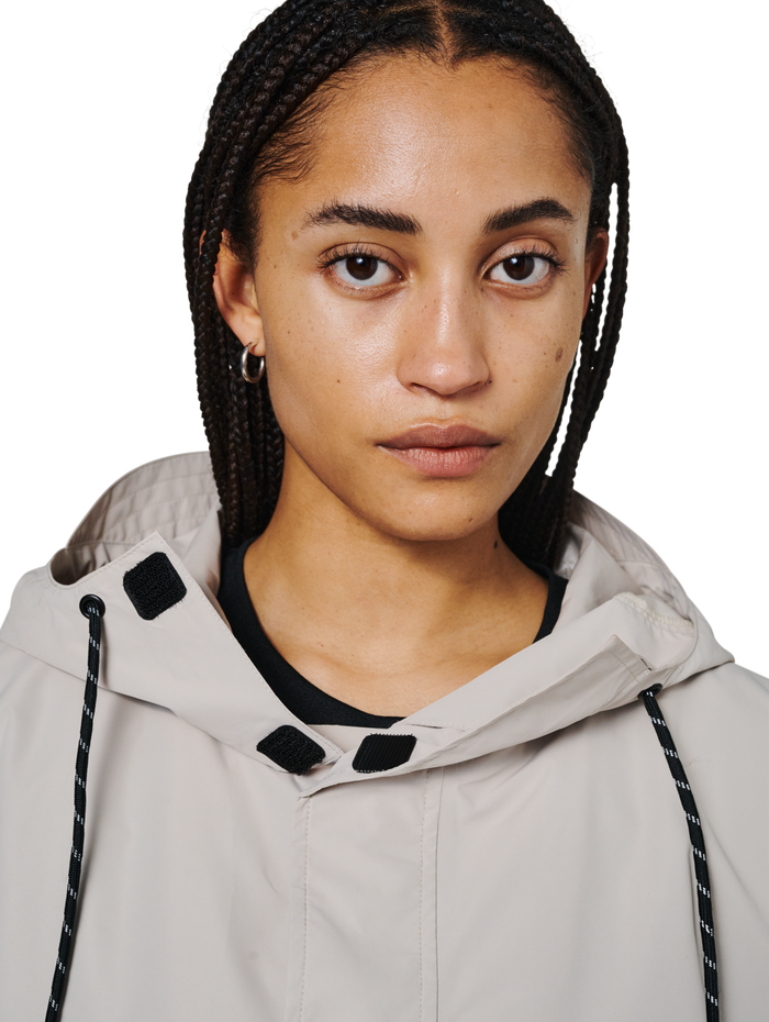 HALO RAINCOVER, SILVER LINING, model