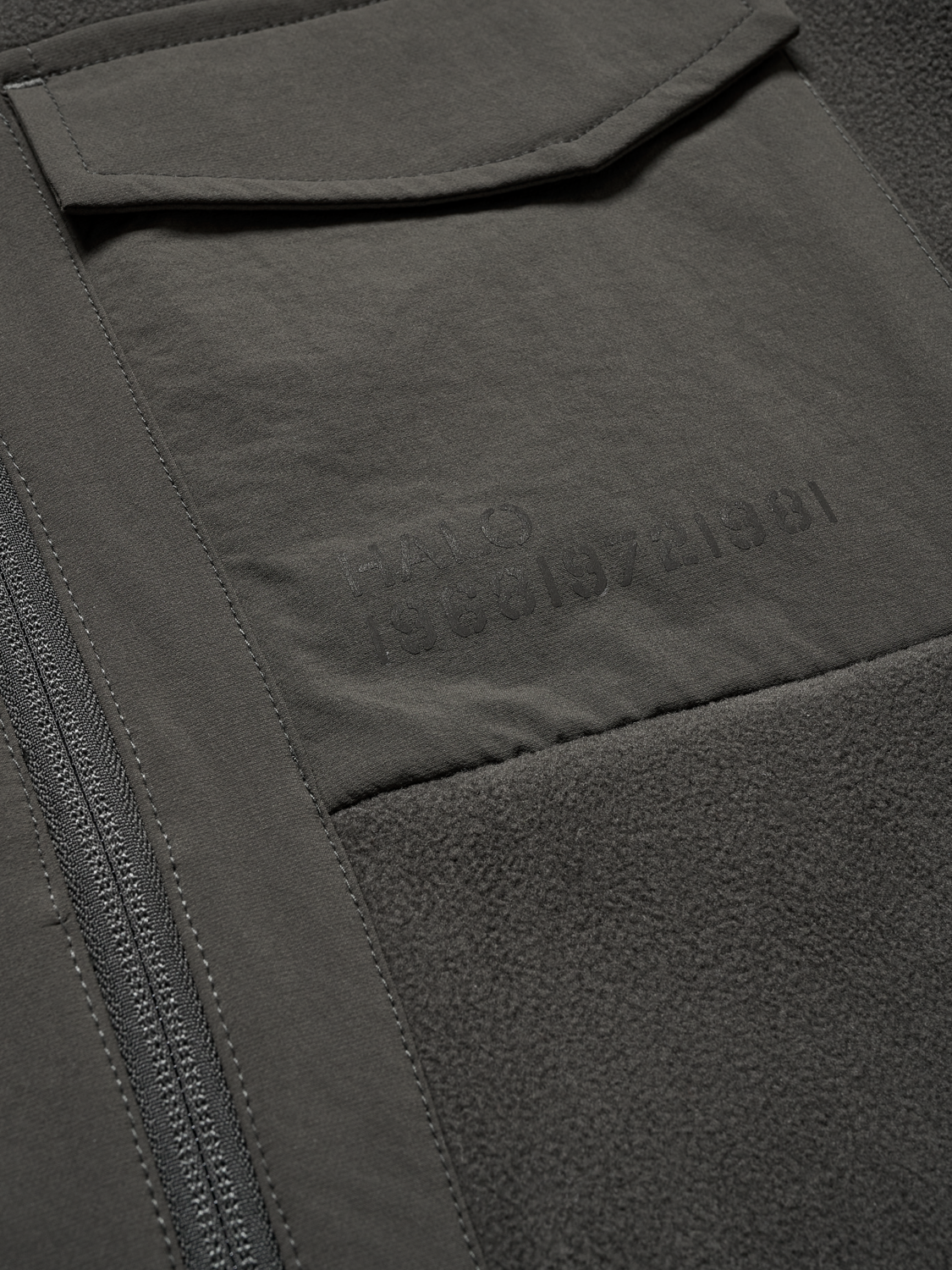 HALO PANELED FLEECE JACKET, RAVEN, packshot