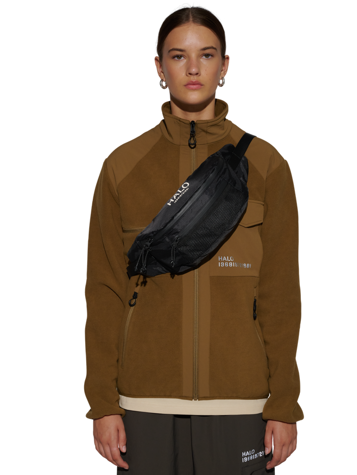 HALO CROSSBODY BAG, BLACK, model