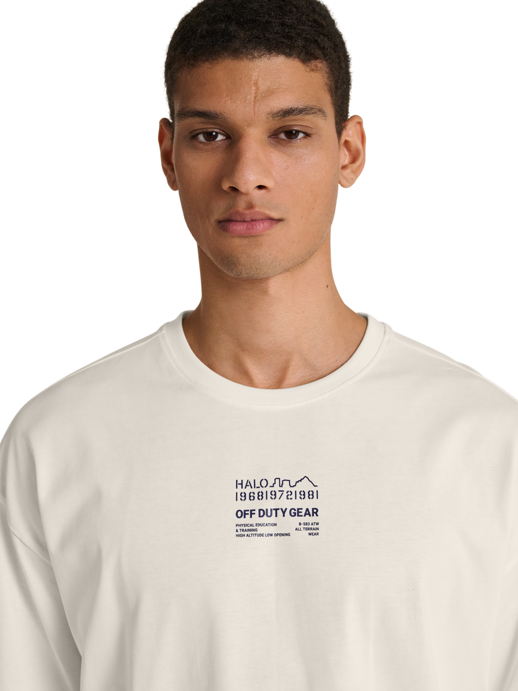 HALO GRAPHIC BOXY T-SHIRT, MARSHMALLOW/ASTRAL AURA/ASTRAL, model