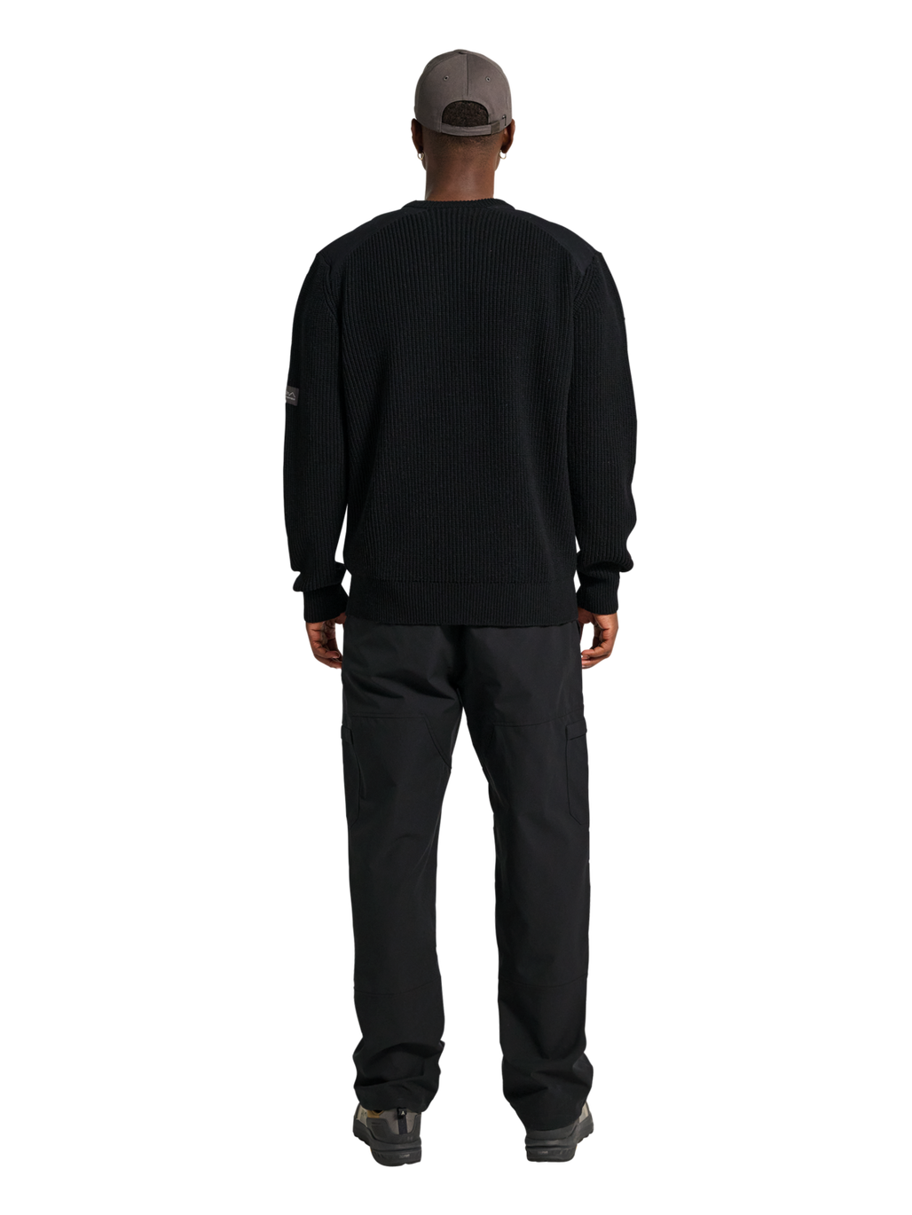 HALO WOOL CREW KNIT, BLACK/BLACK, model
