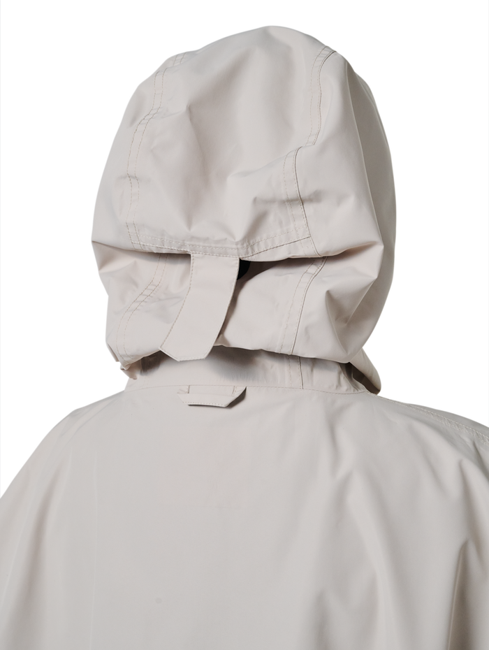 HALO RAINCOVER, SILVER LINING, model