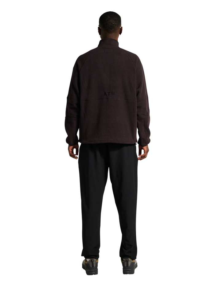 HALO TEDDYFLEECE PULLOVER, CHOCOLATE TORTE, model