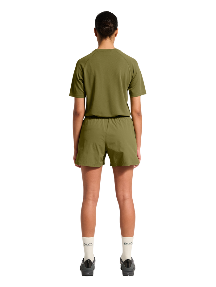 HALO SHORTS, OLIVE DRAB, model