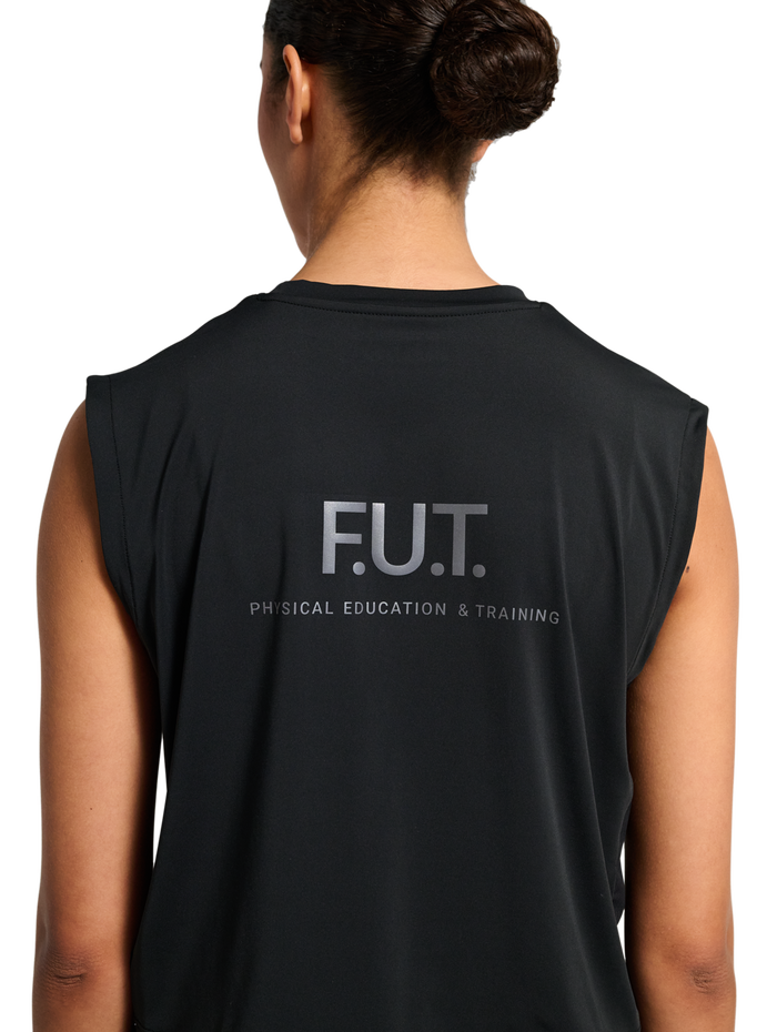 HALO WOMEN SCOUT TANK, BLACK, model