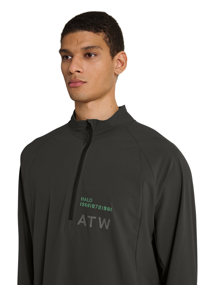 HALO AIR HALF ZIP SHIRT, RAVEN, model