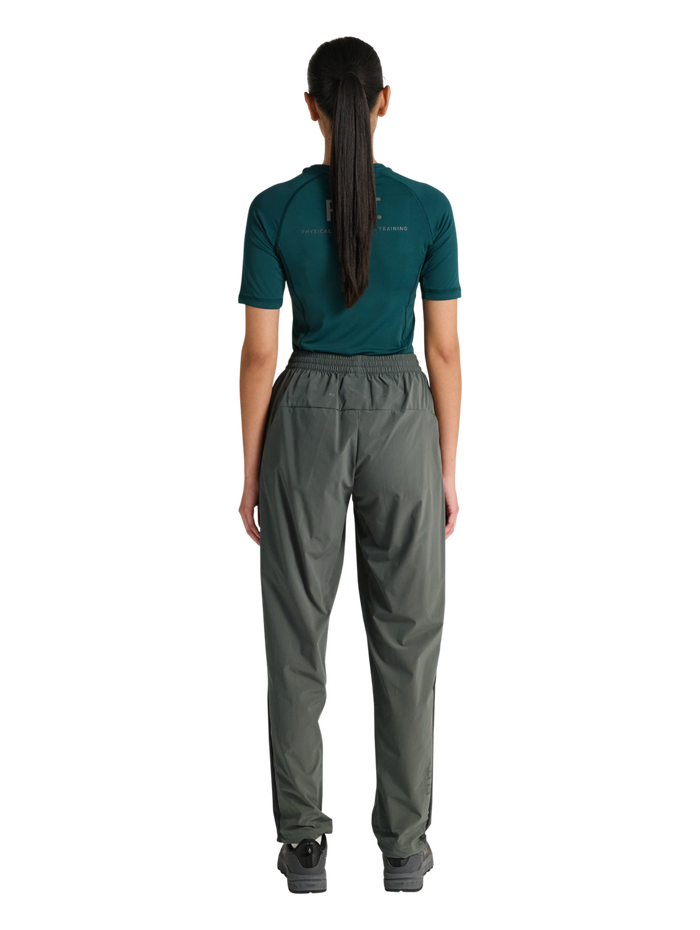 HALO DIVISION PANTS, GUNMETAL, model