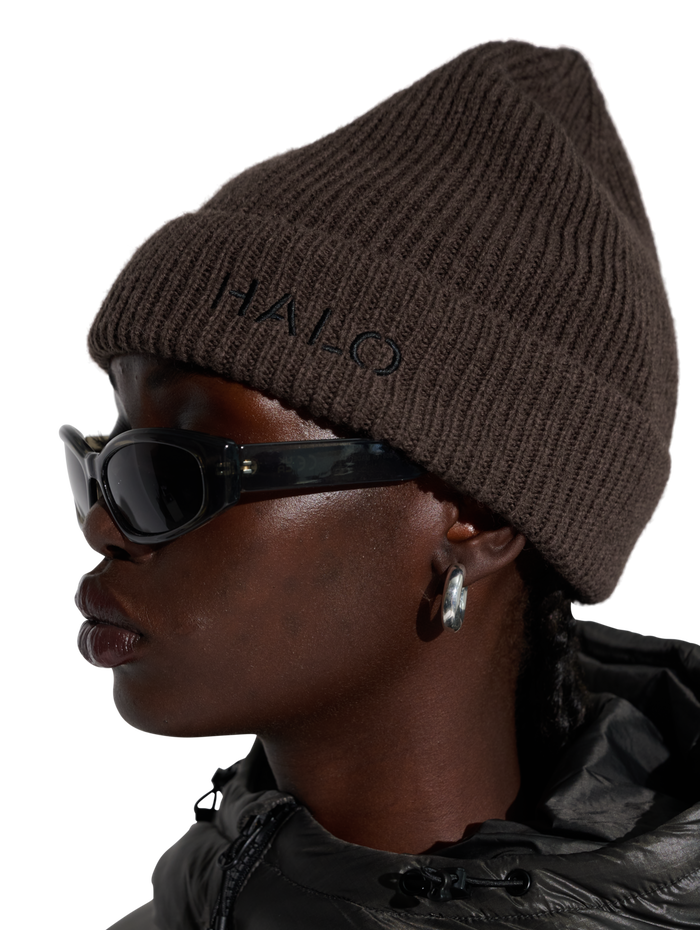 HALO WOOL MIX BEANIE, BRACKEN, model