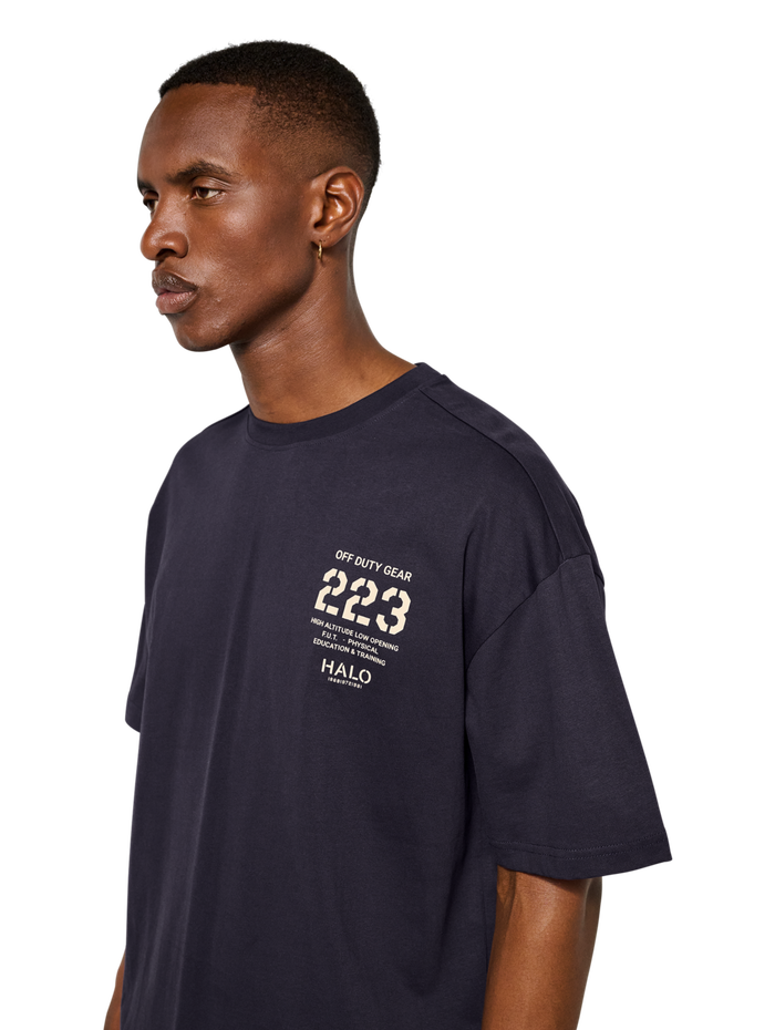 HALO GRAPHIC BOXY T-SHIRT, DEEP WELL, model