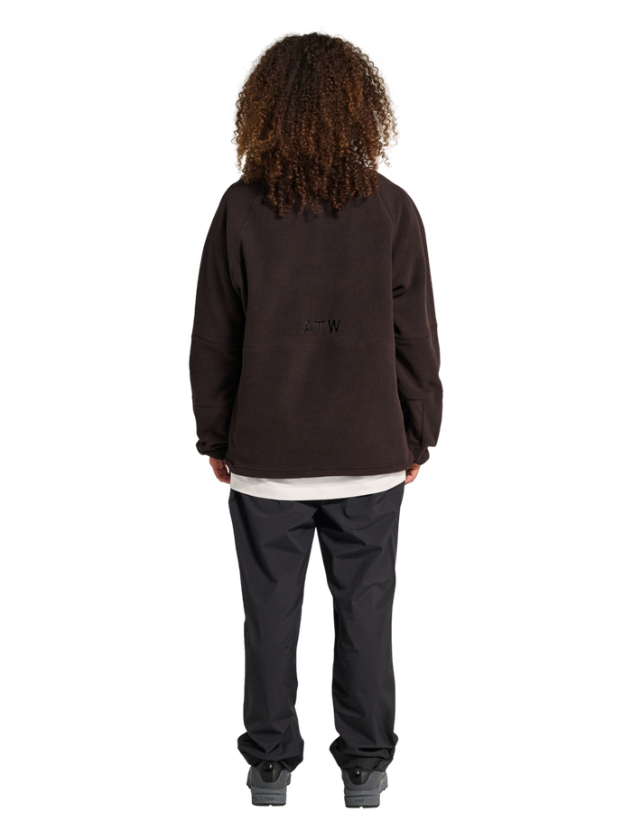 HALO TEDDYFLEECE PULLOVER, CHOCOLATE TORTE, model