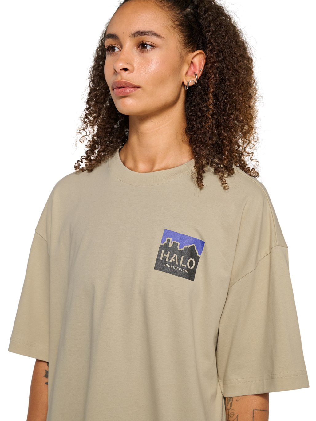 HALO GRAPHIC BOXY T-SHIRT, OYSTER GRAY/OYSTER GRAY, model