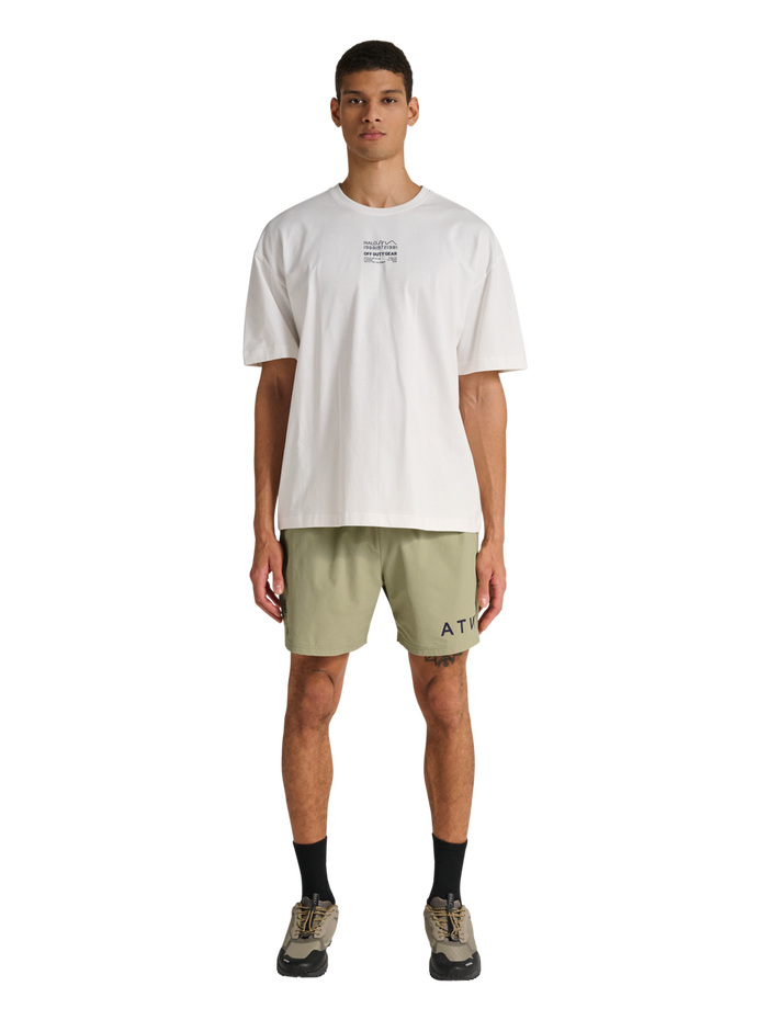 HALO SHORTS, ELM, model