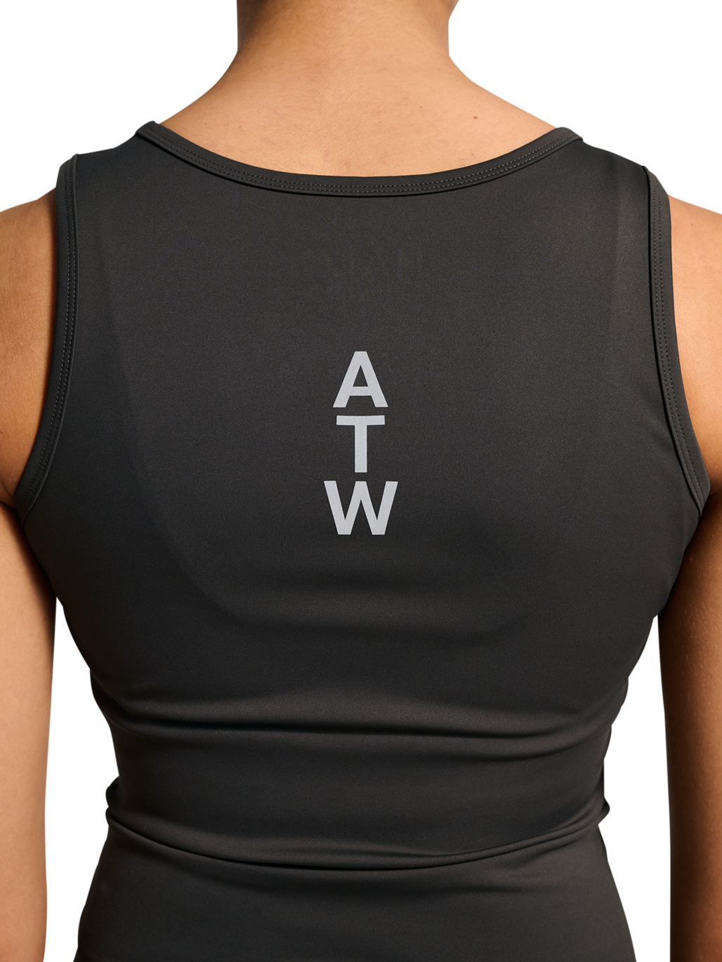HALO WOMEN TRAINING TANK, RAVEN, model