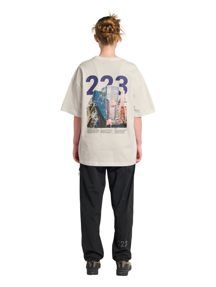 HALO GRAPHIC BOXY T-SHIRT, MARSHMALLOW/ASTRAL AURA, model