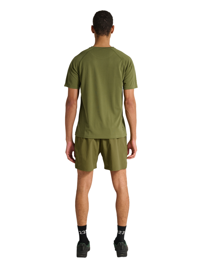 HALO SORONA T-SHIRT, OLIVE DRAB, model