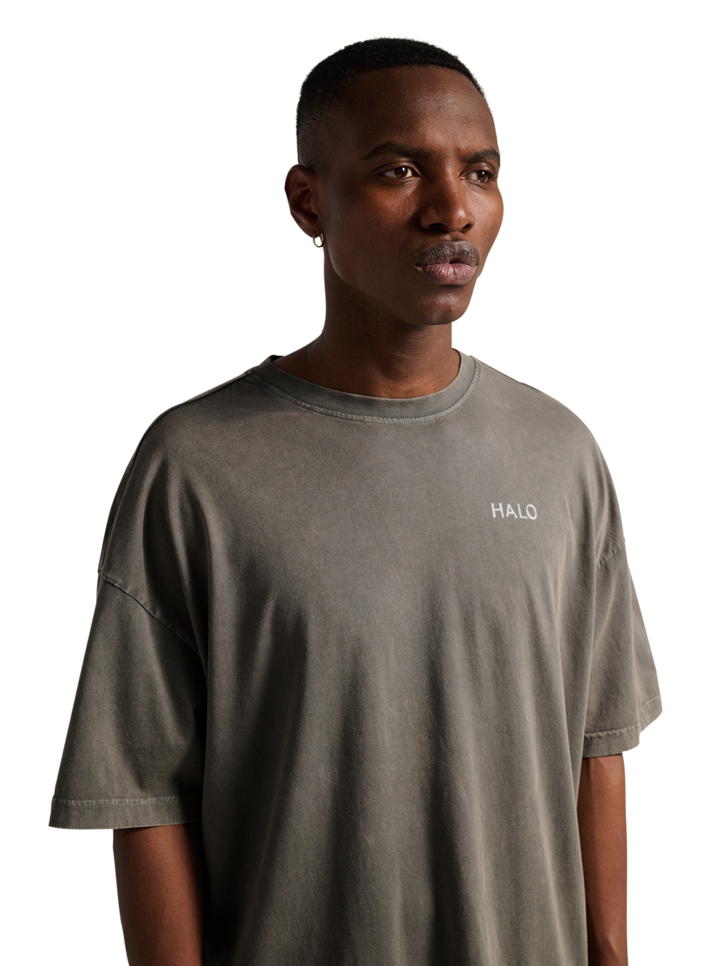 HALO DHOBI BOXY T-SHIRT, GUNMETAL, model