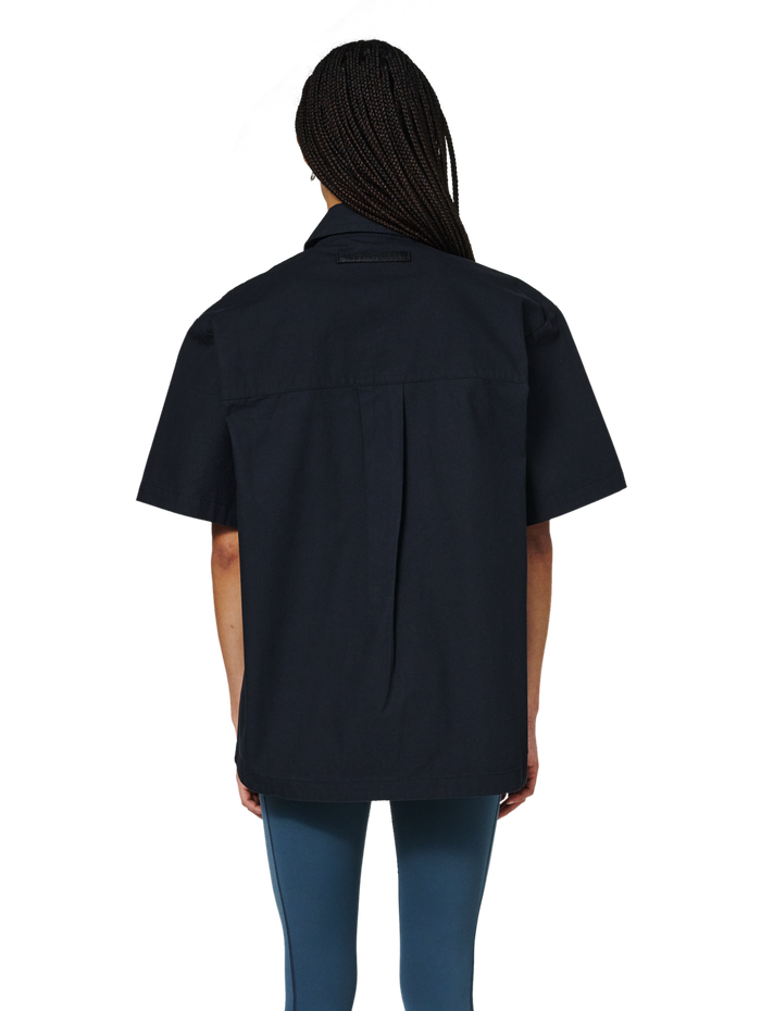 HALO COMMAND SS SHIRT, BLACK, model