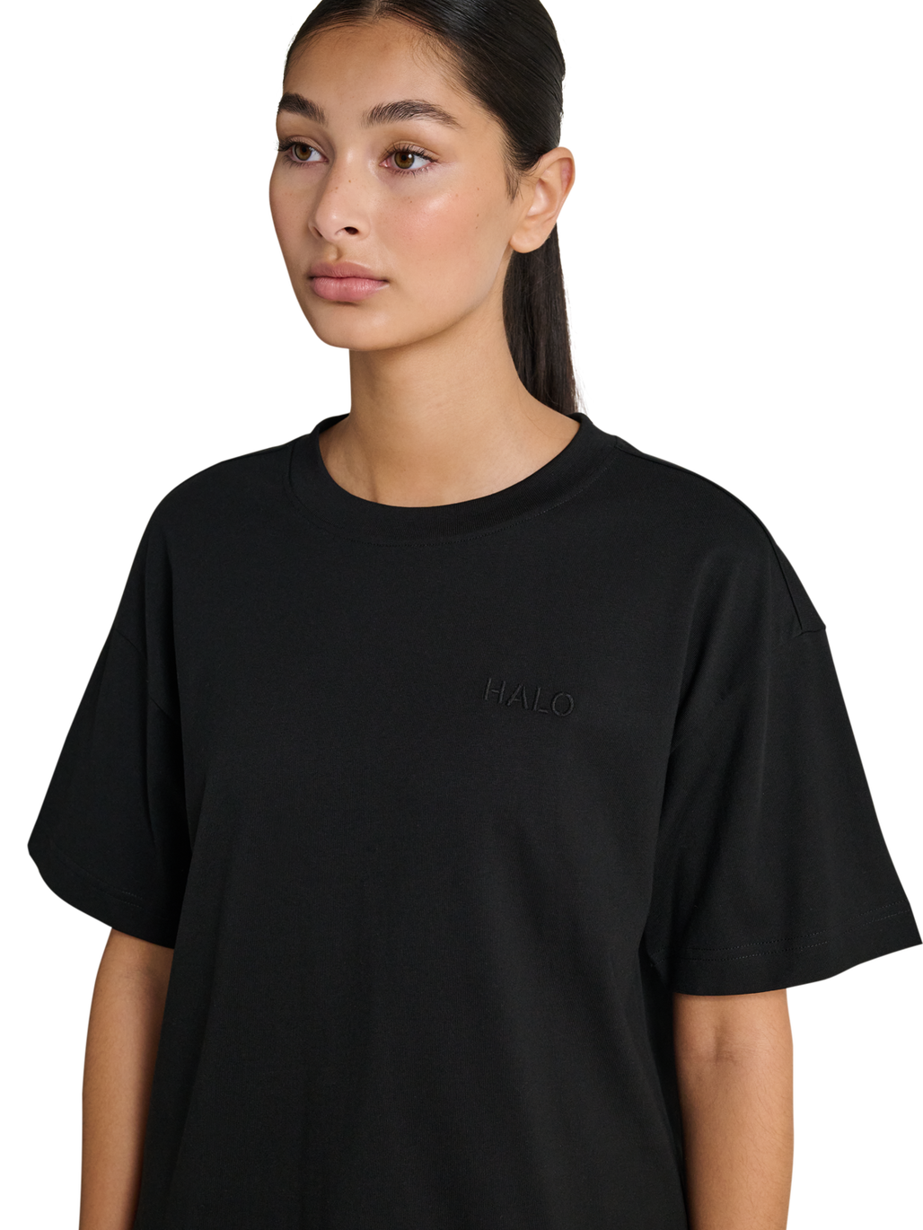 HALO WOMEN LOGO T-SHIRT, BLACK, model