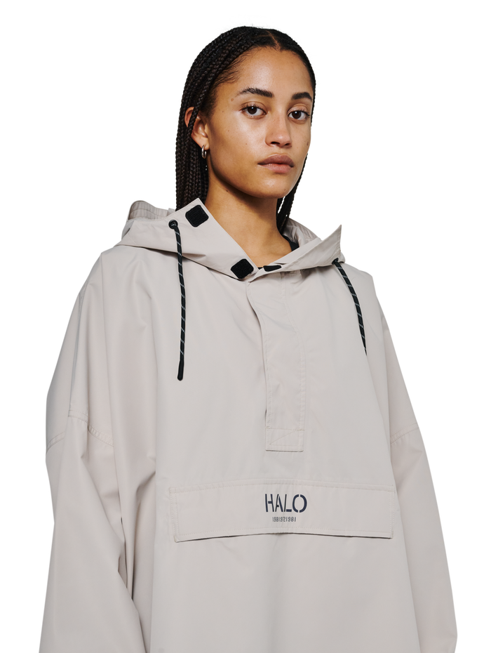 HALO RAINCOVER, SILVER LINING, model