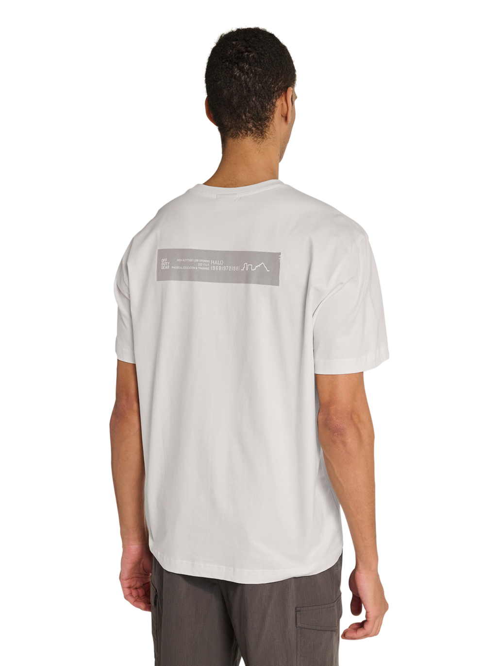 HALO GRAPHIC T-SHIRT, MARSHMALLOW/SILVER, model