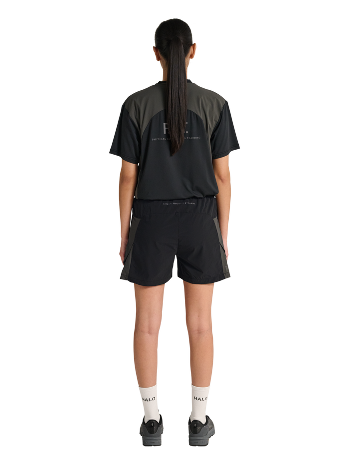 HALO DIVISION SHORTS, BLACK, model