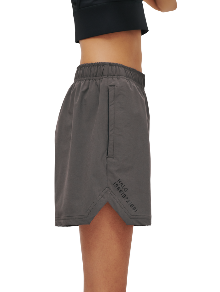 HALO SHORTS, RAVEN, model