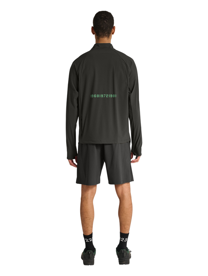 HALO AIR HALF ZIP SHIRT, RAVEN, model