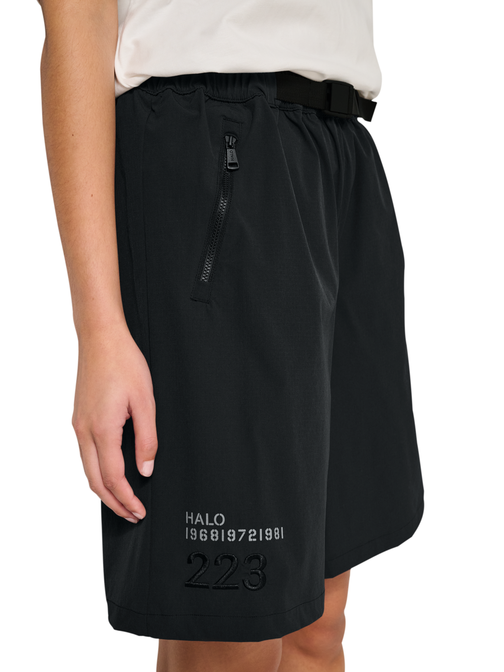 HALO MOVE SHORTS, BLACK, model